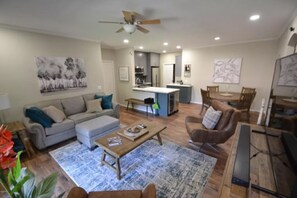 Smart-TV, Tischtennisplatte