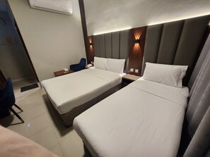 Family Twin Room | 1 bedroom, minibar, desk, soundproofing