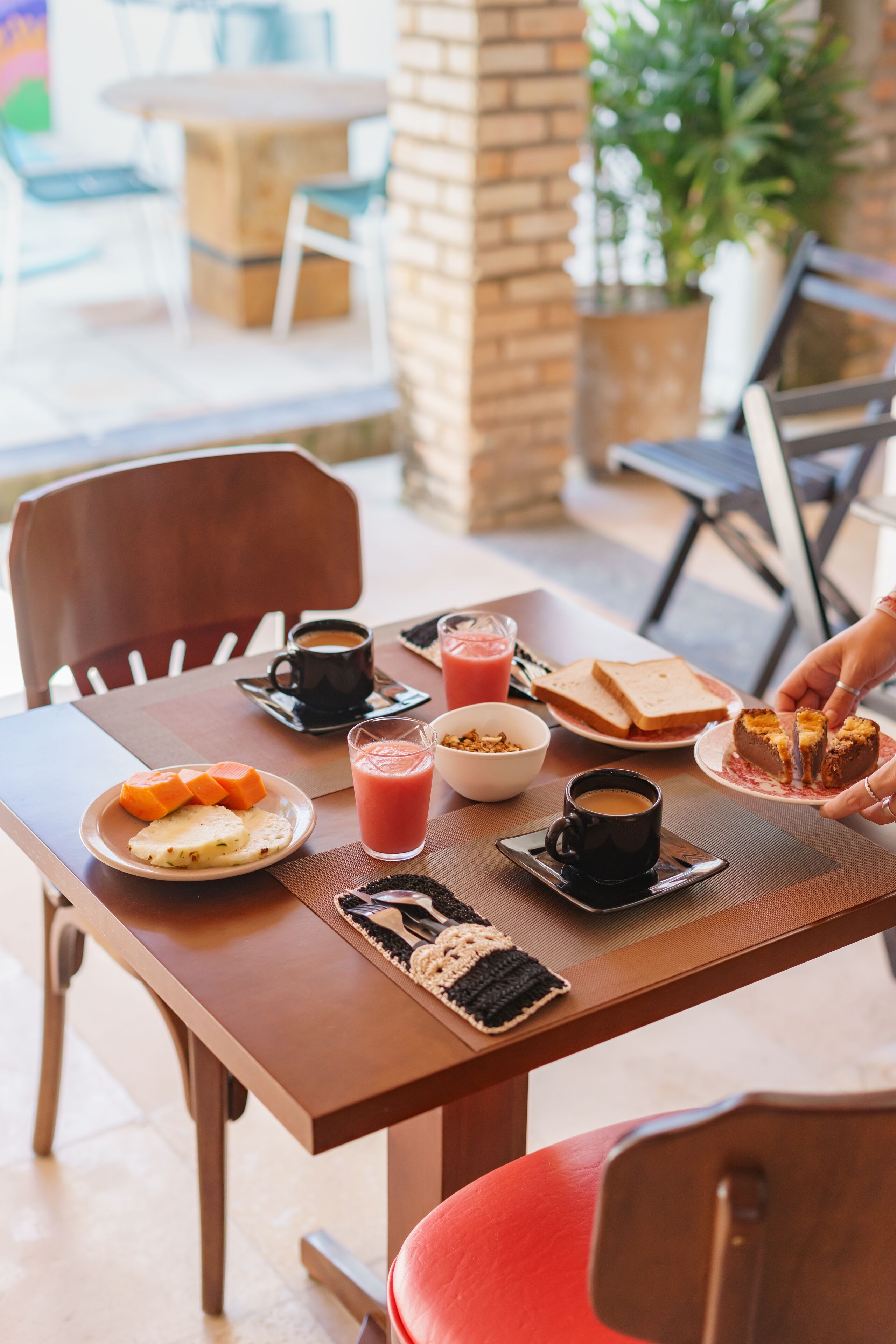 Café da manhã com buffet grátis todos os dias