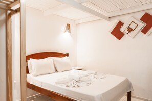 Neljän hengen comfort-huone | Minibaari, silitysrauta/-lauta, ilmainen Wi-Fi