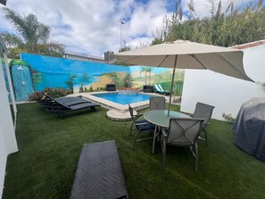 Lämmitetty uima-allas