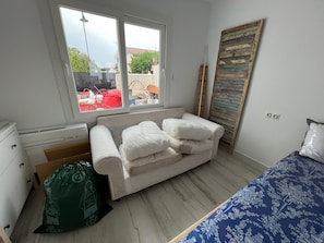 4 chambres, bureau, fer et planche à repasser, accès au Wi-Fi (inclus)