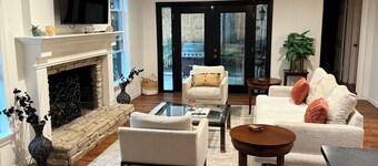 Luxury Southern Hills Home w/Pool great place for staycations,,,