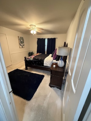 5 عدّة غرف نوم ومكتب ومكواة/لوح كي وسرير سفر