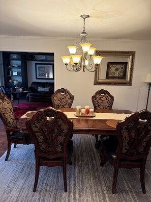 Dining - Luxury Southern Hills Home w/Pool great place for staycations,,, (Tulsa)