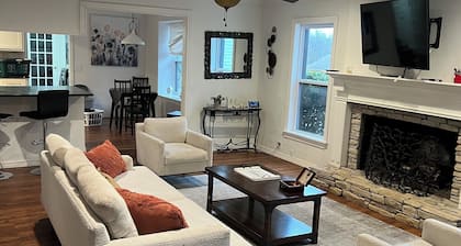 Luxury Southern Hills Home w/Pool great place for staycations,,,