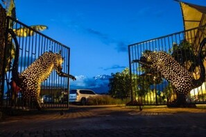 Vista frontal de la propiedad