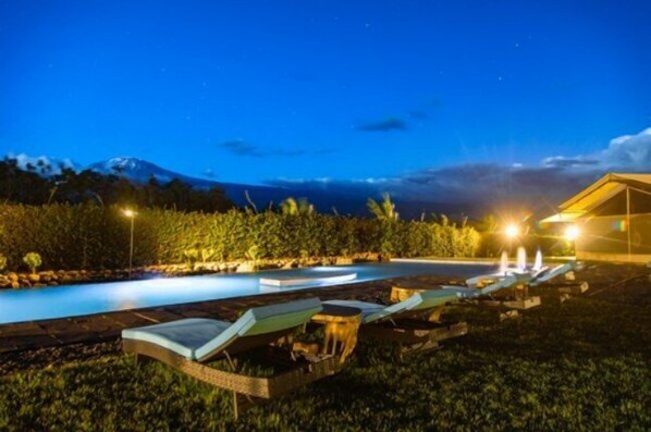 2 albercas al aire libre