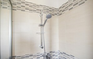 Shower, hair dryer - Beautiful home in Floridia (Floridia)