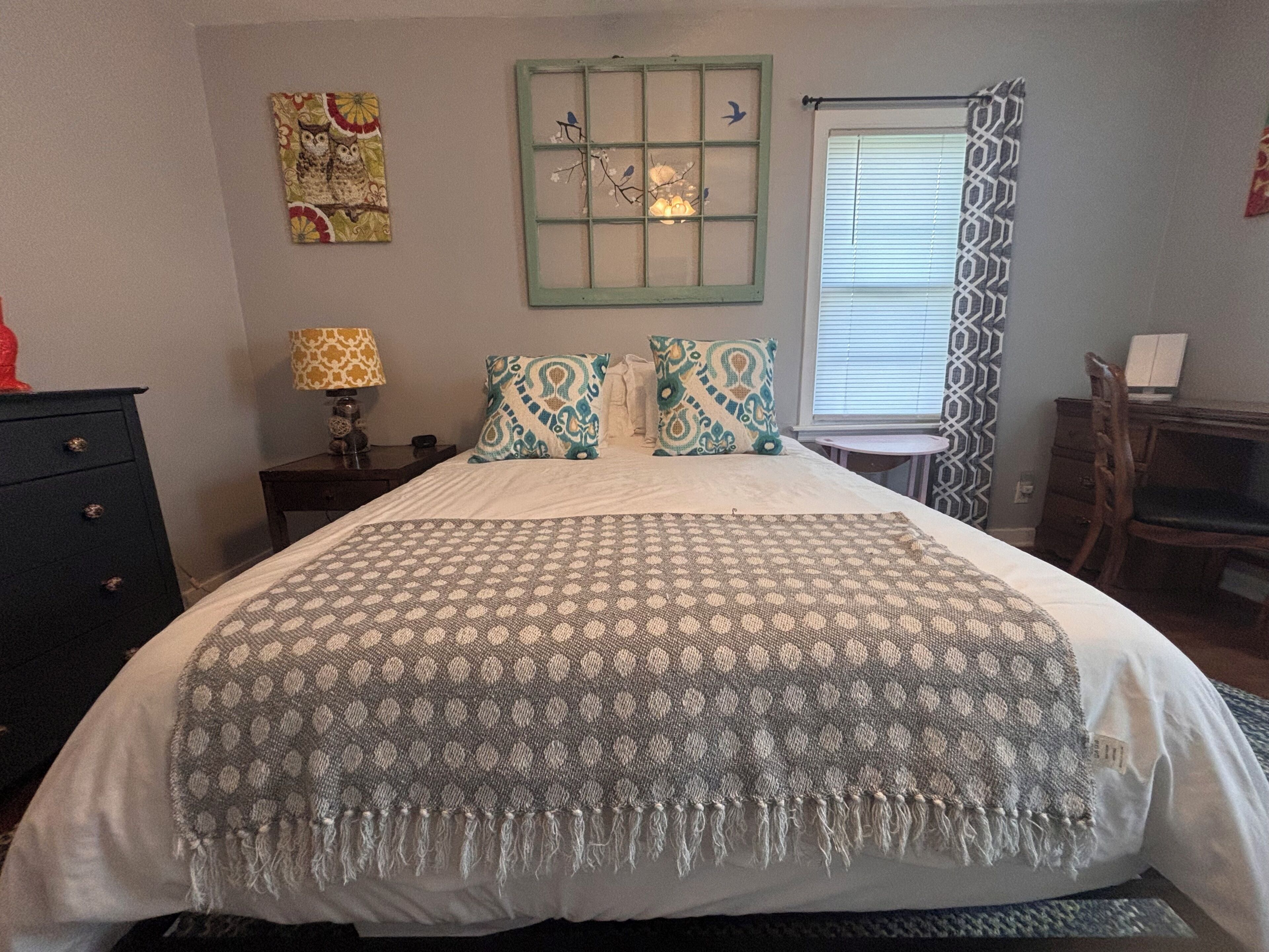 2 chambres, bureau, fer et planche à repasser, lit parapluie