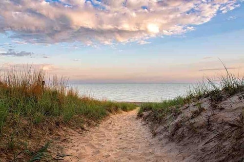 Blue Birdhouse - No Cleaning Fee - Pet Friendly - Dunes National Park