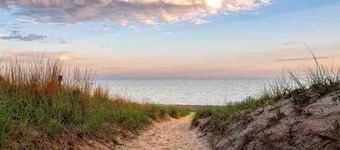 Blue Birdhouse - No Cleaning Fee - Pet Friendly - Dunes National Park