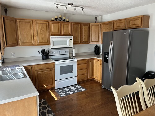 Comfy Condo! PET ALLOWED!