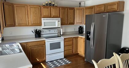 Comfy Condo! PET ALLOWED!
