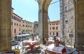 Outdoor dining - Pet friendly home in Umbertide with WiFi (Umbertide)