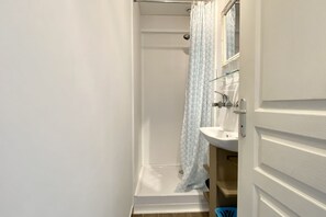 Douche, serviettes fournies