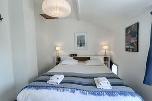 3 habitaciones, cuna de viaje y ropa de cama 