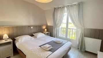 3 chambres, lit parapluie, draps fournis