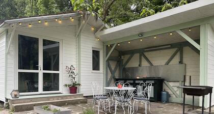 Chalet au bord de lâĂ©tang, proche de sites touristiques du Lot et de la Dordogne