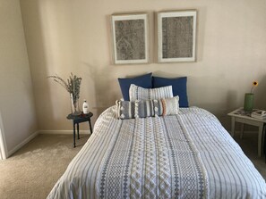 3 bedrooms, desk, iron/ironing board, free WiFi - Cozy home ensconced in nature, close to Notre Dame and the best of the area. (South Bend)