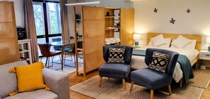 1 habitación, tabla de planchar con plancha, wifi gratis y ropa de cama 