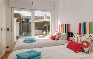5 bedrooms, travel crib, free WiFi, bed sheets