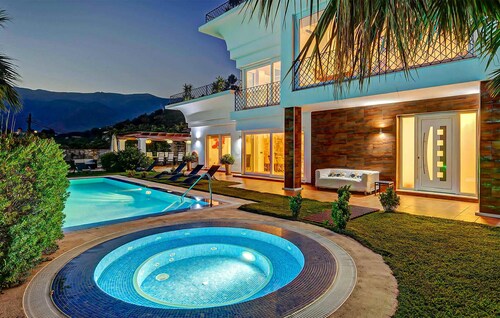 5 bedroom gorgeous home in Competa