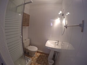 Bathroom - Studio Dans Grand Parc, Proche Mer/rivière Idéal Couple et Famille (Santa-Maria-Poggio)