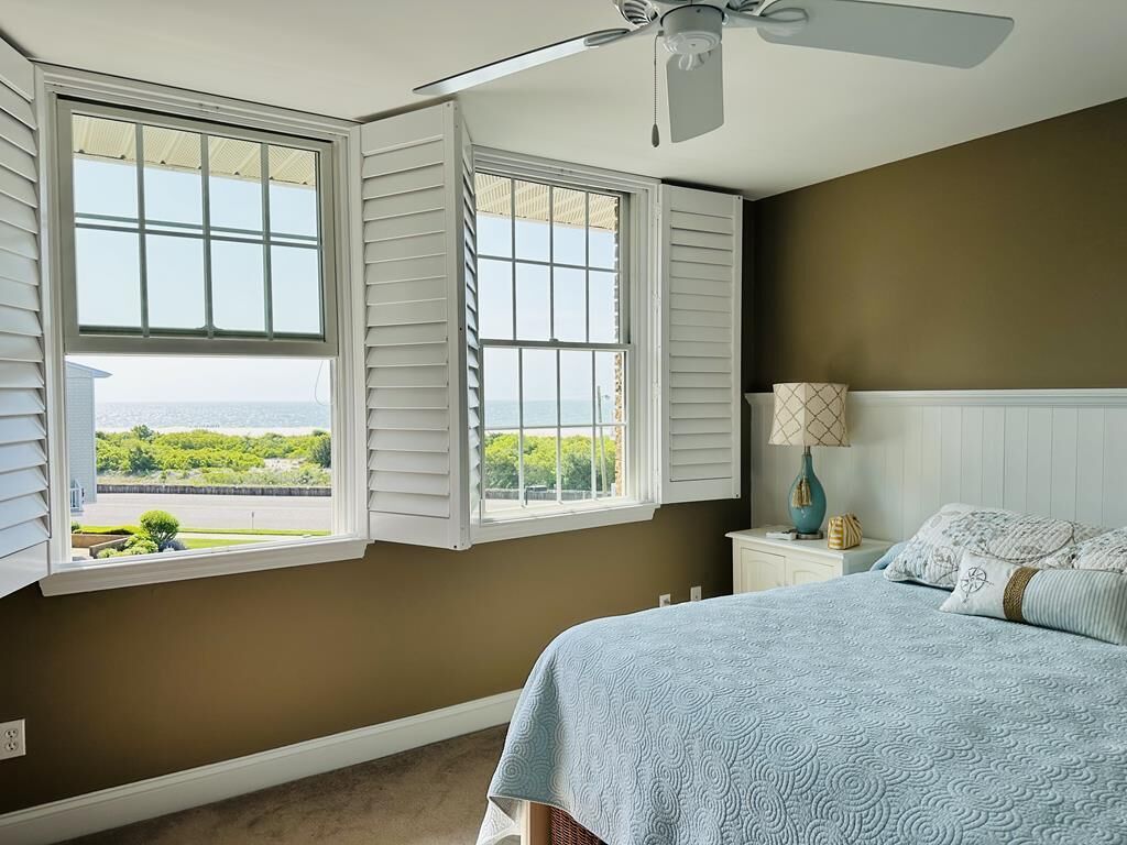 Beach Front Beauty - 4 Bedrooms!
