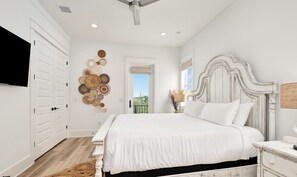 7 habitaciones, tabla de planchar con plancha y cuna de viaje 