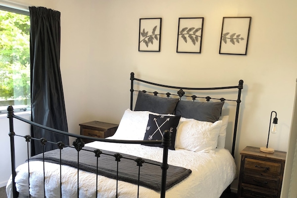 3 Schlafzimmer, Schreibtisch, Bügeleisen/Bügelbrett, Reisekinderbett