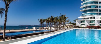 Brand New Condo Aria Ocean 614