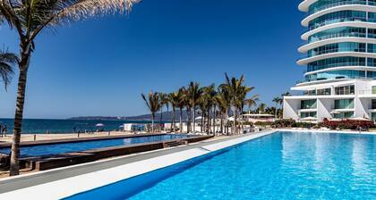 Brand New Condo Aria Ocean 614