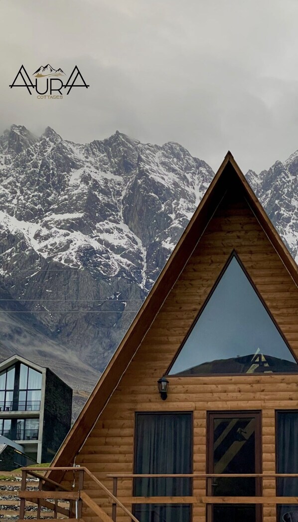 Exterior detail - Cozy cottage with a panoramic view of Kazbegi. (Stepantsminda)