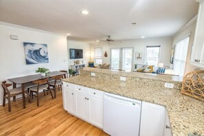 Interior - The Salty Pelican - 5BR-Sleeps 14 - Ocean View! (Kure Beach)