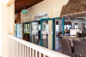 Restaurant - Shingley Ocean Views (Cannonvale)
