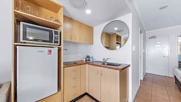 Comfort Studio | Private kitchen | Mini-fridge, microwave, stovetop, toaster