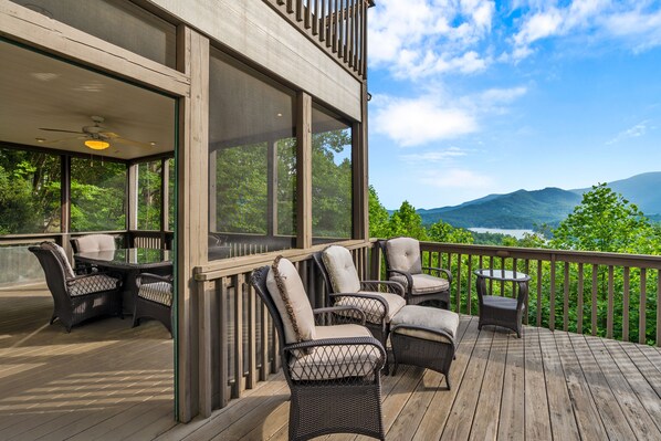 Outdoor dining - Eagles Crest Big Views 4bed/3.5bath sleeps 8 hot tub resort access (Lake Lure)
