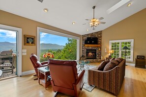 TV, fireplace, books - Eagles Crest Big Views 4bed/3.5bath sleeps 8 hot tub resort access (Lake Lure)
