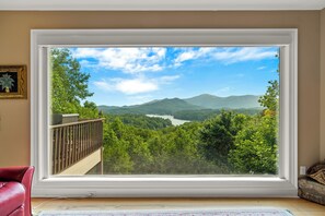 Interior - Eagles Crest Big Views 4bed/3.5bath sleeps 8 hot tub resort access (Lake Lure)