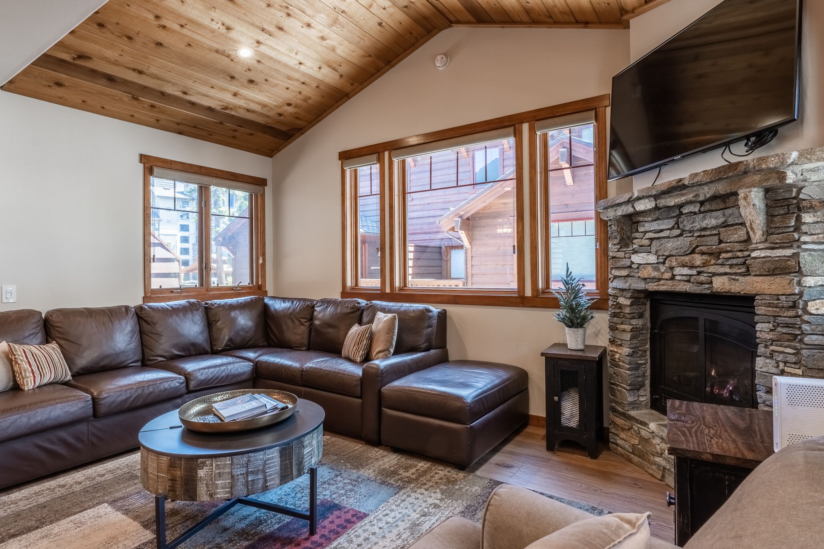 Télévision, cheminée