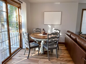 Dining - Tranquility in Downtown Fish Creek (Fish Creek)