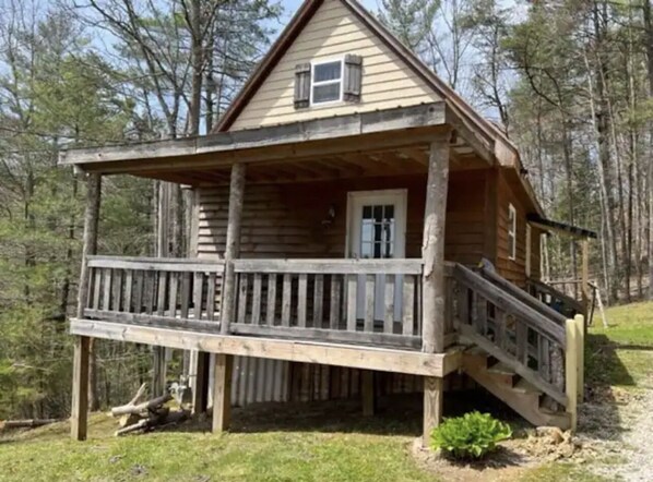 Exterior - Rustic 1 BR, Pet Friendly Cabin Near Red River Gorge (Campton)