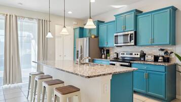 Coffee/tea maker, fridge, microwave, oven