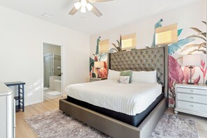 5 bedrooms, desk, iron/ironing board, travel crib