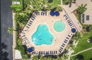 A heated pool - Enjoy the crystal white sands of Siesta Key! (Siesta Key)