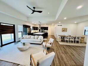 Smart TV, fireplace
