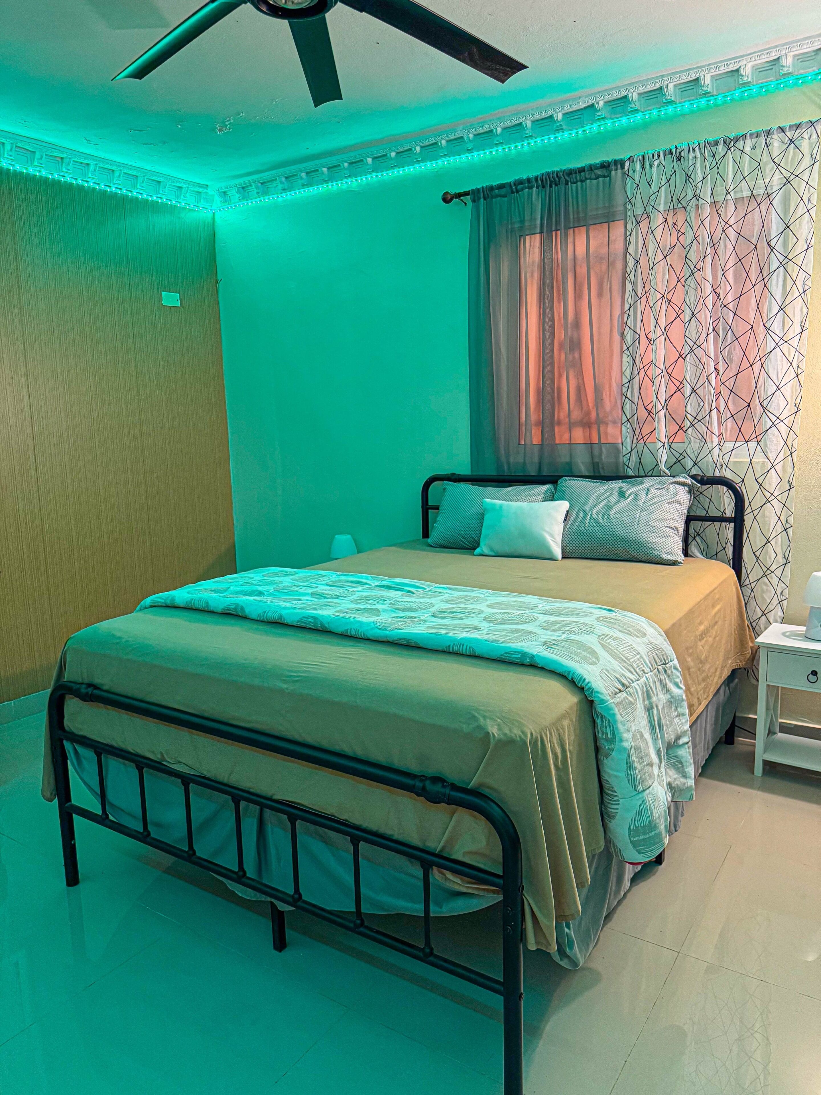 2 habitaciones, tabla de planchar con plancha, wifi y ropa de cama 