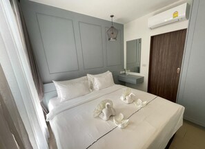 1 bedroom, WiFi - Modern Condo Palmyrah great location, pool & gym (Surin)