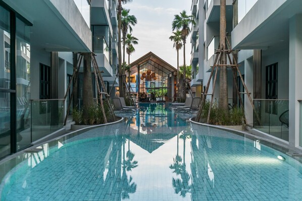 Pool - Modern Condo Palmyrah great location, pool & gym (Surin)